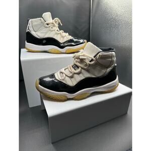 Nike Air Jordan Retro 11s - Black and White - Size 8M
